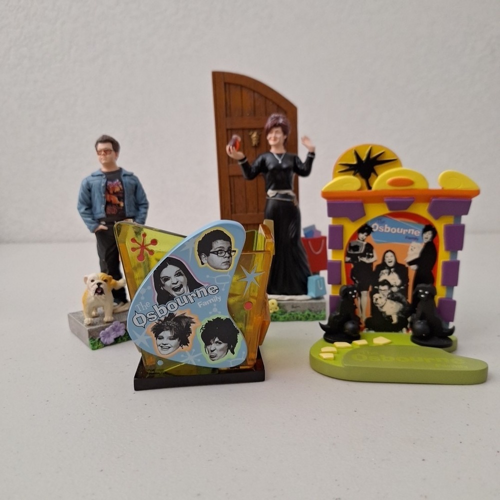 RARE Vintage 2002 OZZY OSBOURNE & FAMILY Collectible Figures & Cup/Holder 8" - Picture 2 of 15